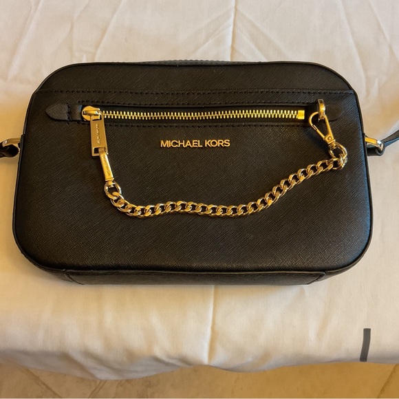 NWOT Michael Kors Black Crossbody Bag with Gold Chain - Picture 2 of 6